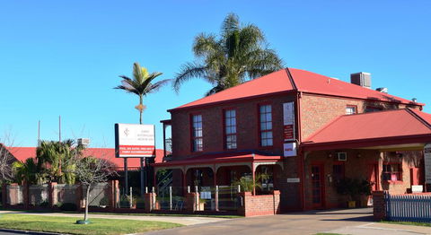 Early Australian Motor Inn - Holiday Sunshine Coast 1
