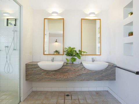 EAST COAST ESCAPES - Lighthouse Studio - Holiday Sunshine Coast 3