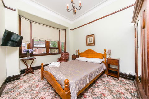 East Sydney Hotel - Sunshine Coast Tourism 1