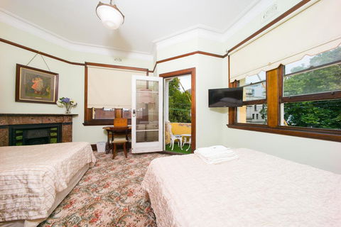 East Sydney Hotel - Sunshine Coast Tourism 2
