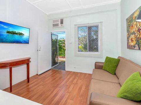 Easy Going Holiday Unit On McKenzie MK5 - Sunshine Coast Tourism 0
