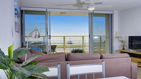 Ebbtide 2 - On Main Beach! - Sunshine Coast Tourism 3