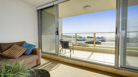 Ebbtide 2 - On Main Beach! - Sunshine Coast Tourism 2