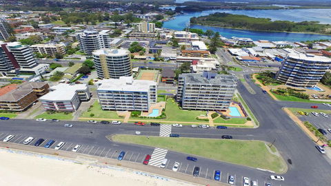 Ebbtide 38 - On The Beach! - Sunshine Coast Tourism 1