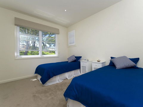 Echo Beach House, 16 Reflections Dr - Luxurious House With Magnificent Pool And Ducted Air - Holiday Sunshine Coast 3