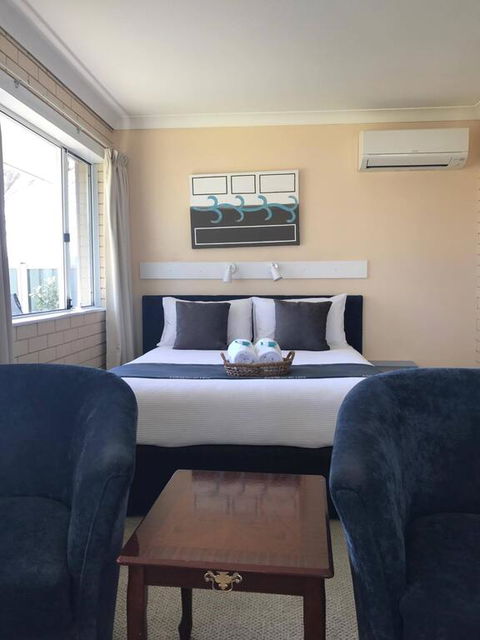 Edgewater Motel - Sunshine Coast Tourism 3