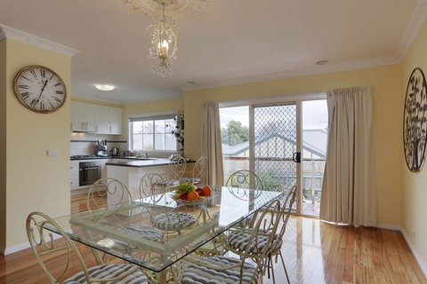 Edwards Rose - Sunshine Coast Tourism 2