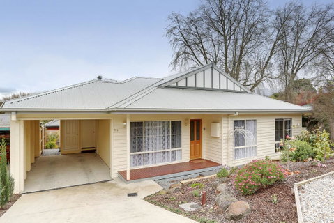Edwards Rose - Sunshine Coast Tourism 0
