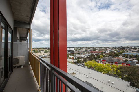 Elegant 2BR@Footscray Station - Sunshine Coast Tourism 3