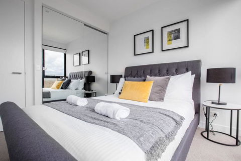 Elegant 2BR@Footscray Station - Sunshine Coast Tourism 2