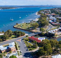 Elegant Waterfront Gem where the Ocean meets the Canal - Holiday Sunshine Coast