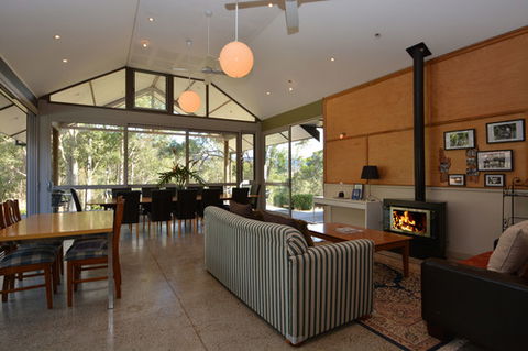 Elfin Hill Vineyard Accommodation - Holiday Sunshine Coast 4