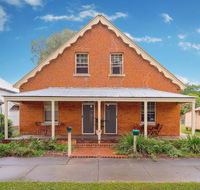 Eliza 1875 Red Brick Duplex Townhouse - Holiday Sunshine Coast