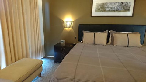 ELM Riverside Accommodation - Merrijig - Holiday Sunshine Coast 3