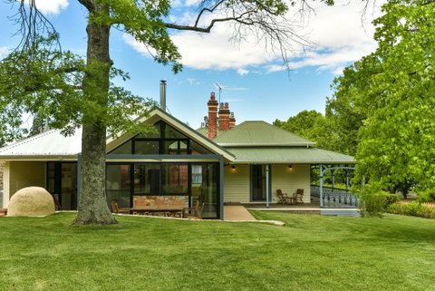 Elm Tree Lodge Beechworth - Sunshine Coast Tourism 2