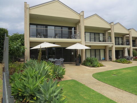 ELSINOR Townhouse 10 Mulwala - Holiday Sunshine Coast 0