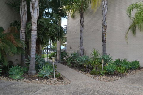 ELSINOR Townhouse 10 Mulwala - Holiday Sunshine Coast 3