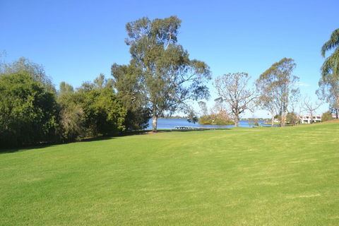ELSINOR Townhouse 10 Mulwala - Holiday Sunshine Coast 2
