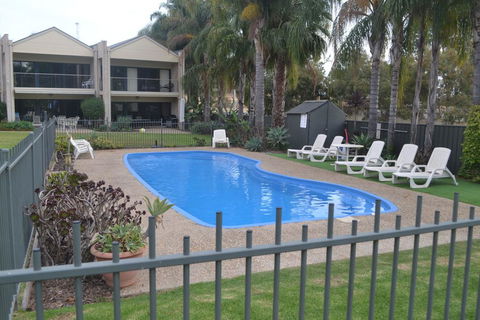 ELSINOR Townhouse 4 Mulwala - Holiday Sunshine Coast 2