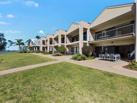 ELSINOR Townhouse 6 Mulwala - Holiday Sunshine Coast 1