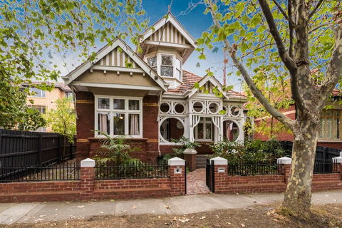 Elwood Eclectic Gem - Sunshine Coast Tourism 0