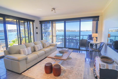 Elysium Lakehouse - Holiday Sunshine Coast 3