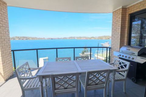 Elysium Lakehouse - Holiday Sunshine Coast 1