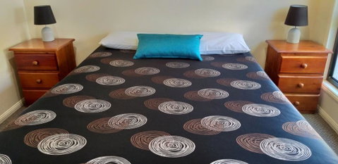 Emerald Motel Apartments - Sunshine Coast Tourism 3