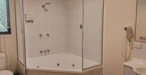 Emerald Motel Apartments - Sunshine Coast Tourism 2