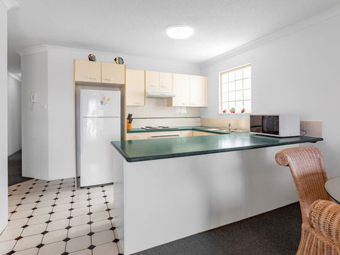Emerald Shores Unit 6, 8 Orvieto Terrace, Kings Beach - Holiday Sunshine Coast 2
