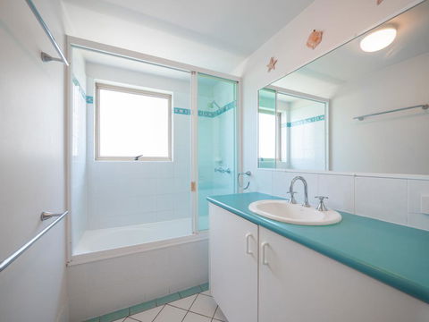 Emerald Shores Unit 6, 8 Orvieto Terrace, Kings Beach - Holiday Sunshine Coast 1