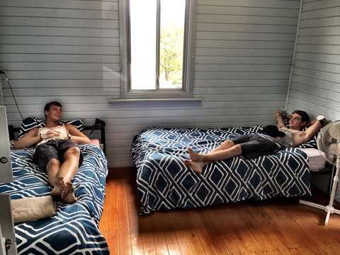 Emu's Beach Resort - Holiday Sunshine Coast 2