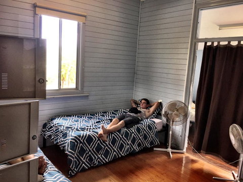 Emu's Beach Resort - Holiday Sunshine Coast 1