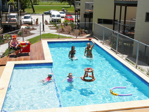 Emu's Beach Resort - Holiday Sunshine Coast 0