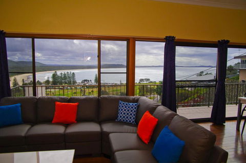 Endeavour, 10 Dulconghi Street - Holiday Sunshine Coast 0