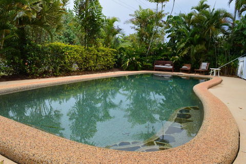 Endless Summer - Sunshine Coast Tourism 0