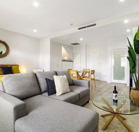 Enjoy bayside life at stylish studio close to city - Holiday Sunshine Coast