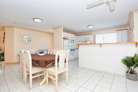 Enjoy Sunsets And Waterviews From Your Private Balcony - Sunshine Coast Tourism 2