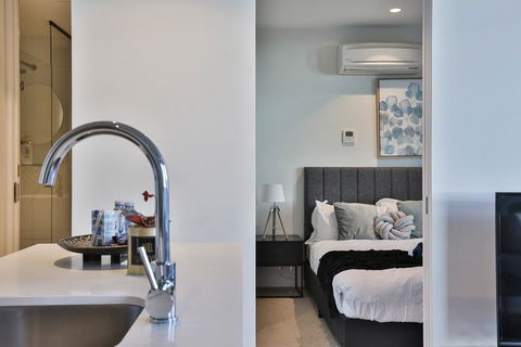 EQ TOWER Melbourne CBD APT - Holiday Sunshine Coast 1
