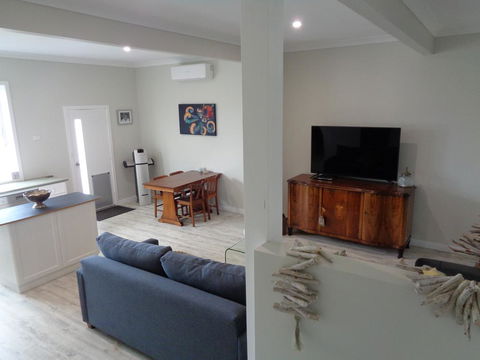 Erwins Lagoon Retreat - Holiday Sunshine Coast 0