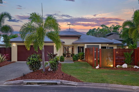 Escapades At Palm Cove - Holiday Sunshine Coast 1