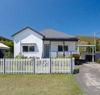 Escape to the Cottage 68 Tomaree Rd pet friendly and boat parking and WIFI - Sunshine Coast Tourism