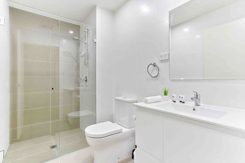 ESQ Astonishing 3BD Apartment 1 Min From Train Station - Holiday Sunshine Coast 2