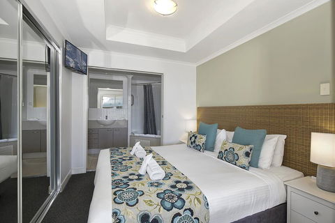 Ettalong Beach Luxury Apartments - Holiday Sunshine Coast 1