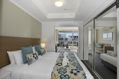 Ettalong Beach Luxury Apartments - Holiday Sunshine Coast 2