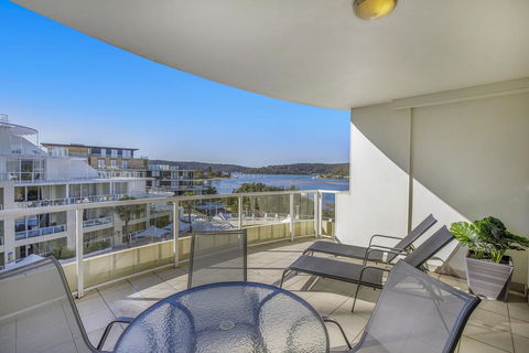 Ettalong Beach Luxury Apartments - Holiday Sunshine Coast 3