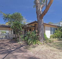 Evan's Retreat' 5 Sandy Point Road - cottage across the road from Sandy Point Beach - Sunshine Coast Tourism