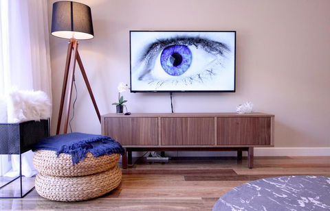 EVOLVE Near Adelaide CBD - Netflix / Wine / Lock Up Garage! - Holiday Sunshine Coast 1