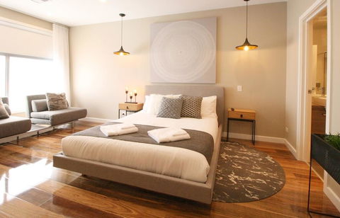 EVOLVE Near Adelaide CBD - Netflix / Wine / Lock Up Garage! - Holiday Sunshine Coast 0