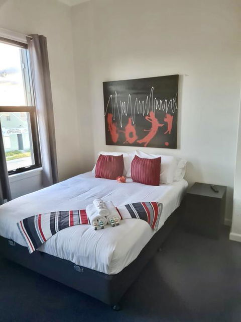 Exchange Hotel Goulburn - Sunshine Coast Tourism 3